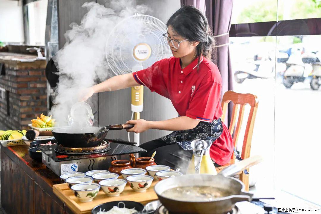 全网追的“扁担女孩”，找了一份暑假工，时薪12元 - 天津生活资讯 - 天津28生活网 tj.28life.com